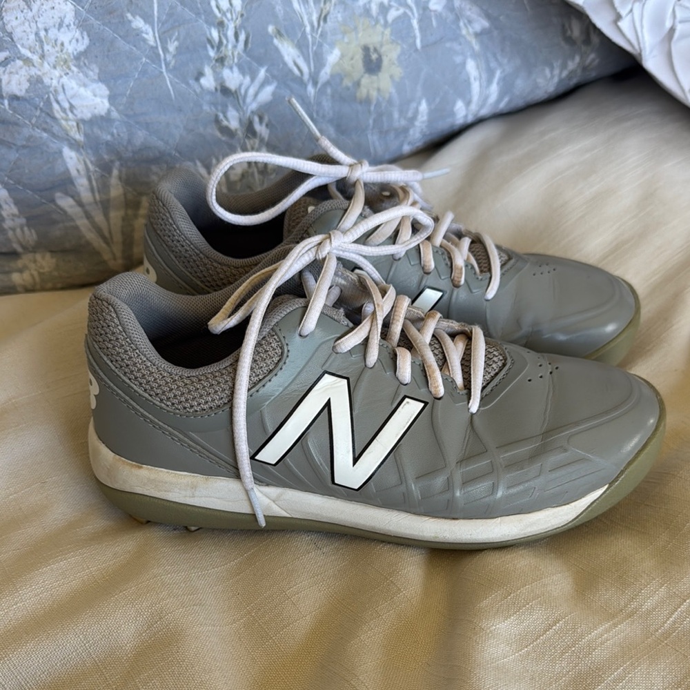 New Balance Gray and White Cleats Size 4Y
